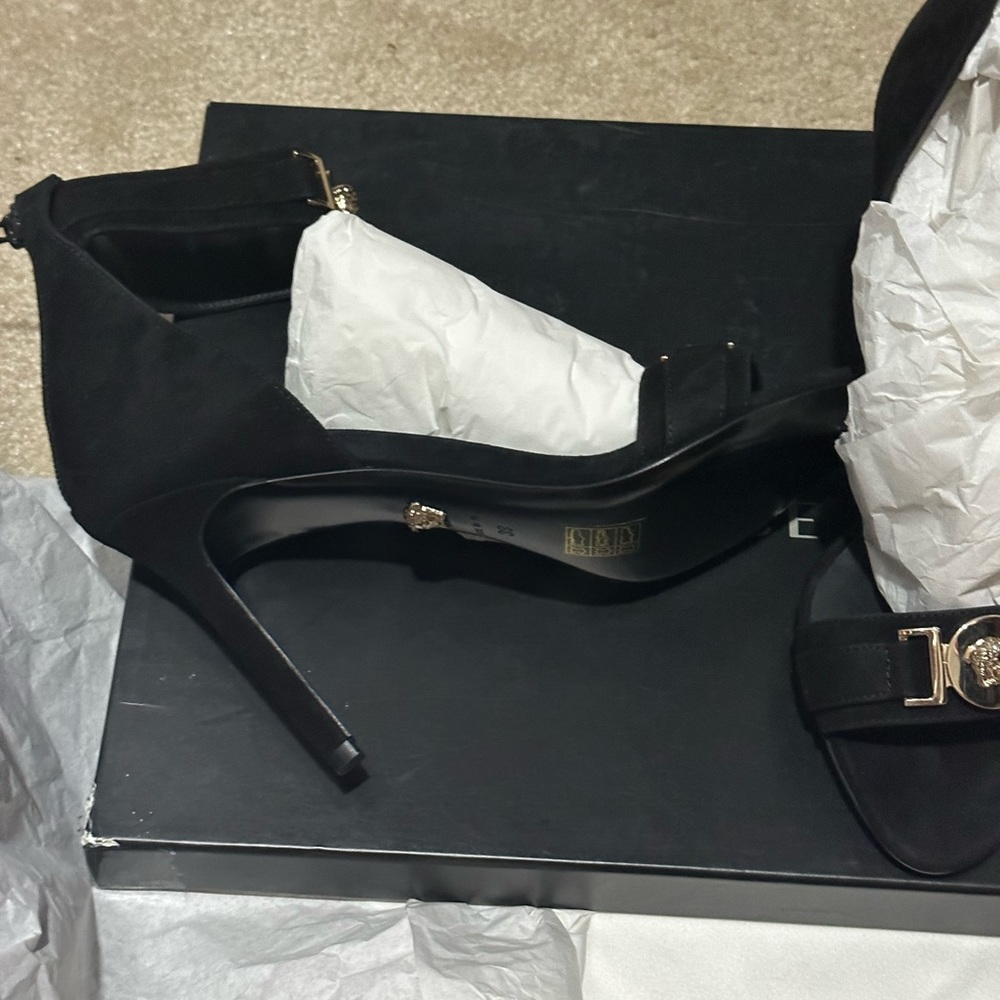 Versace heels - Picture 9 of 11